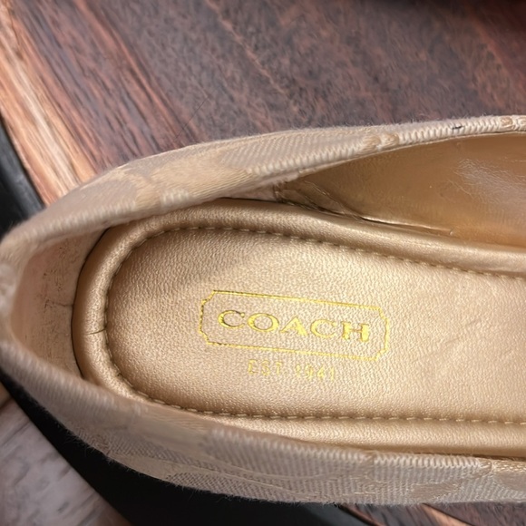 EUC - Preloved Coach Onida Flats, Size 7M US. - Picture 6 of 16